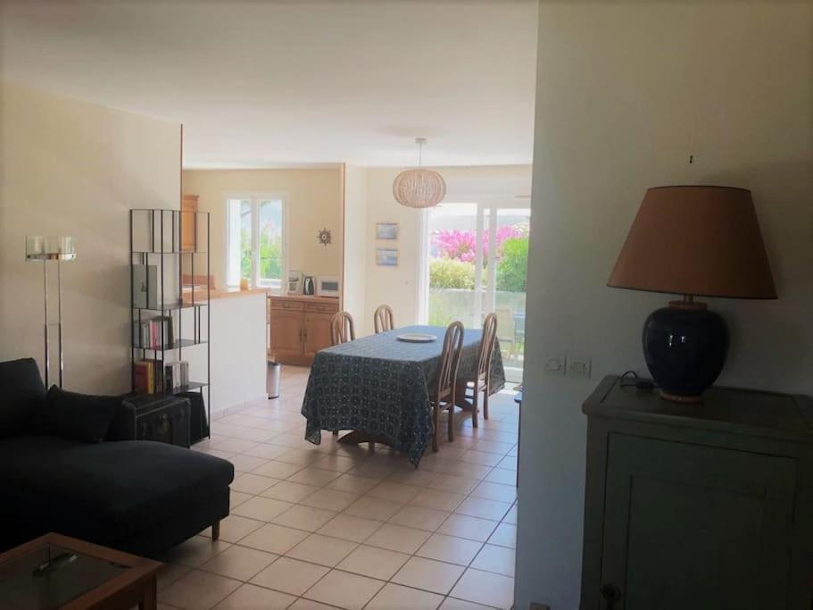 Villa Agreable Maison Ensoleillee Avec Jardin Arbore à Le Château-dʼOléron Extérieur photo